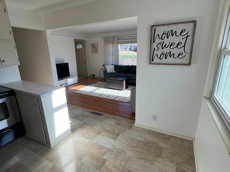 424 Tyler Ave S — Photo 7