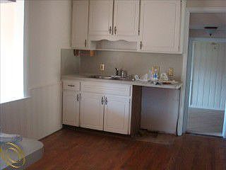 4th image of 1003 Somerset Ave