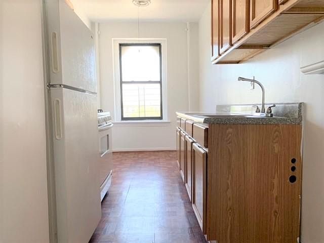 2nd image of 2615 Halperin Ave #D8