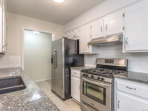 5th image of 2555 Highwood Dr