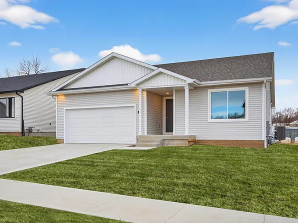 4287 Grover Woods Ln, Des Moines, IA 50317