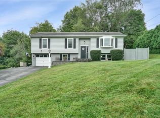 8 Pleasant St, Florida, NY 10921