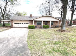 1945 Elm Springs Rd, Springdale, AR 72762