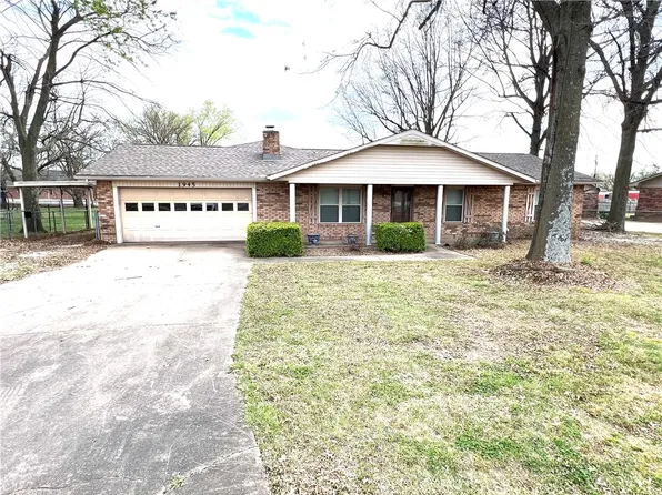 1945 Elm Springs Rd, Springdale, AR 72762