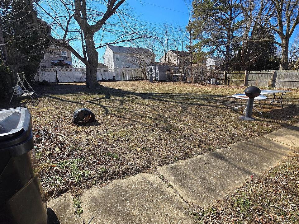 2nd image of 20 Hickory Ln