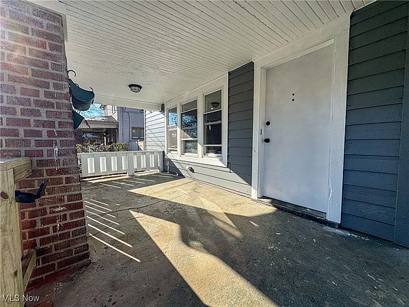 3rd image of 2818 Idlewood Ave