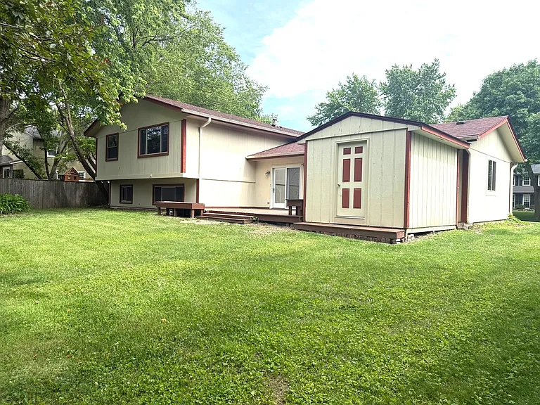 425 Carriage Hill Rd — Photo 42