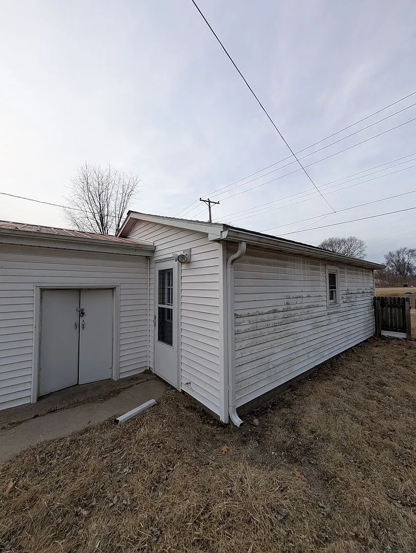 Building Photo - 511 E 8th St