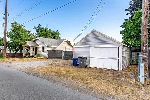 2 bed, 685 sqft, $1,900 — Photo 2