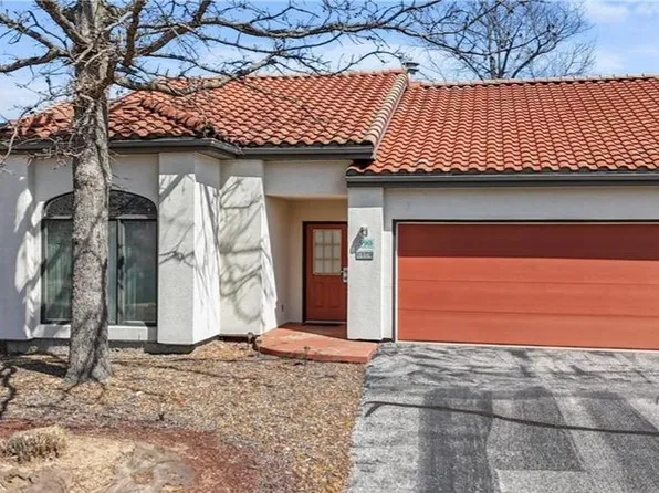 590 Racquet Club Dr #406, Lake Ozark, MO 65049