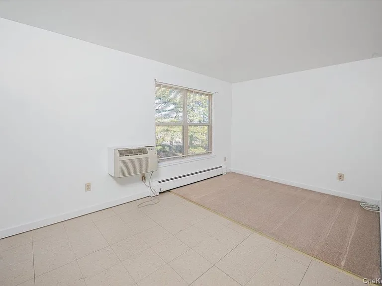 501 Maplewood Gdns — Photo 10