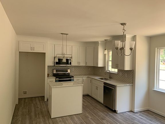 3rd image of 2919 Laketree Ct
