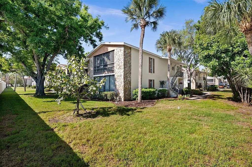 2 bed, 2.0 bath, 1209 sqft, $1,750 — Photo 2