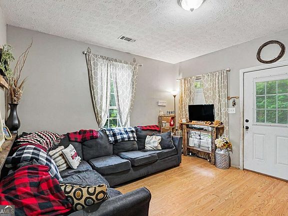 2nd image of 319 W Broadway St