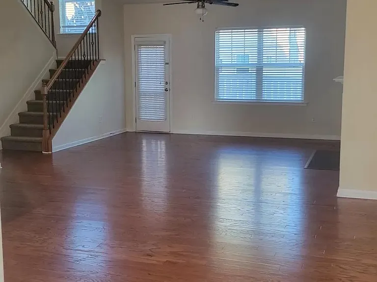 107 Dellbrook Streetunit E — Photo 9