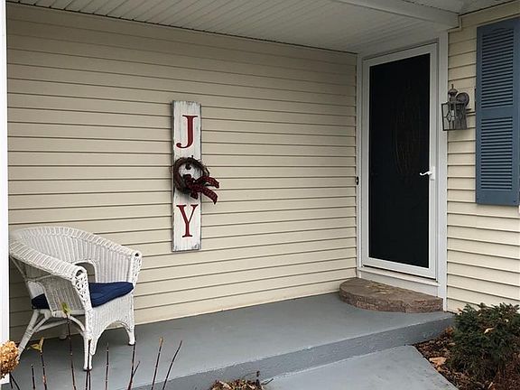 3rd image of 67 Charleswood Dr