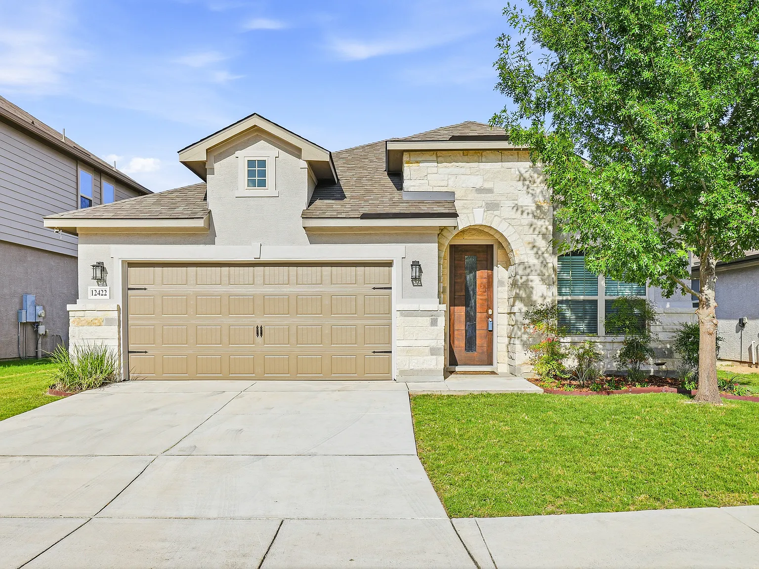 3 bed, 2020 sqft, $2,400 — Photo 3