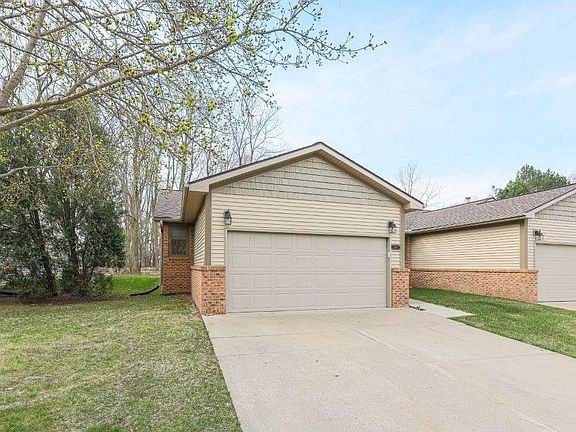 2nd image of 942 Moore Dr