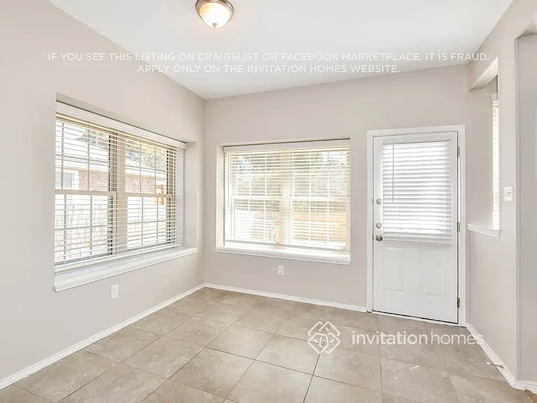 205 Moss Dr — Photo 3