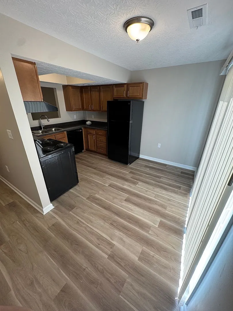 Scott Road Apartments — Photo 2