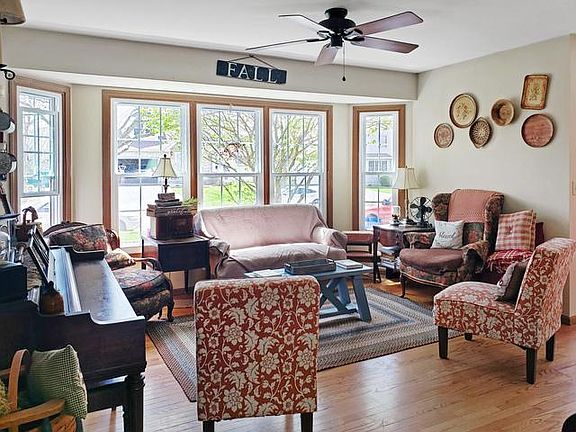 3rd image of 718 Cottonwood Cir