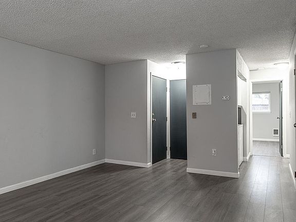 5th image of 3121 W Hood Ave APT D106