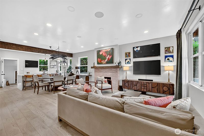 5th image of 7124 Wright Avenue SW