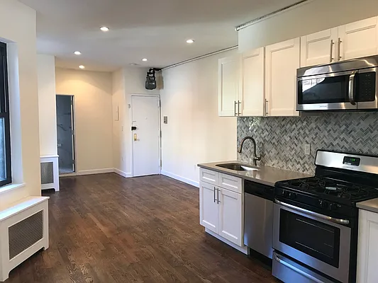 Rented by Salon Realty Corp | media 14