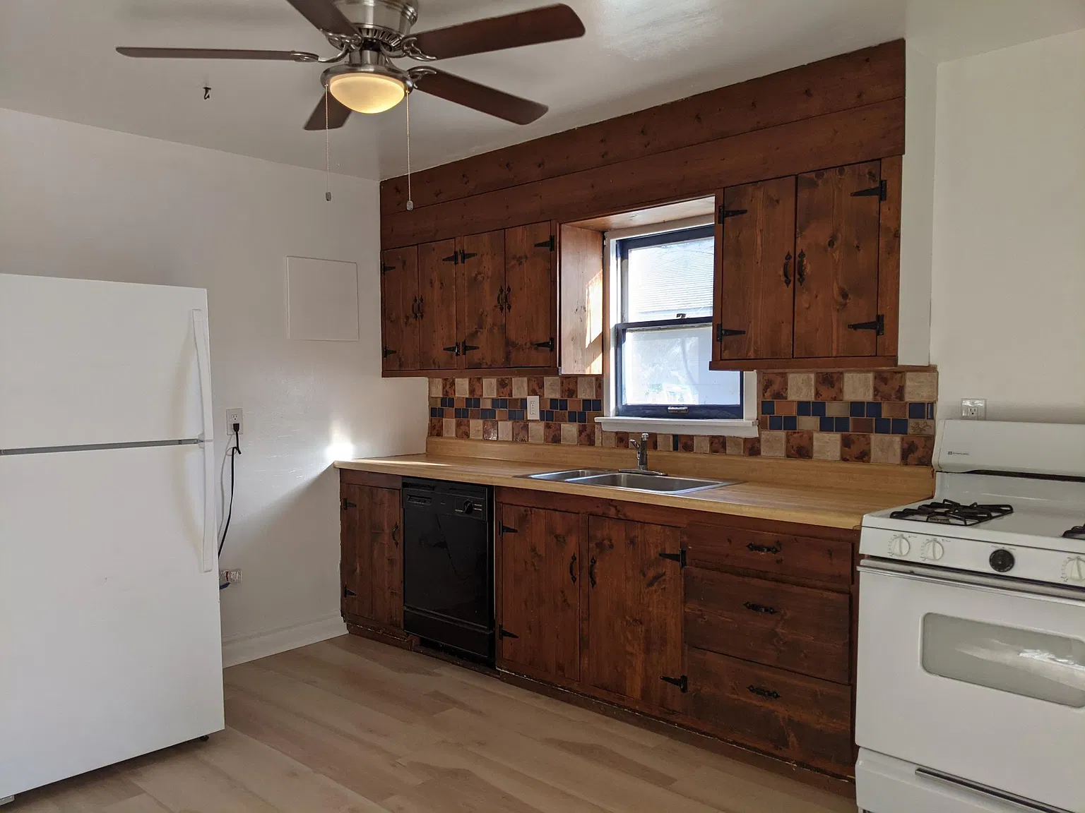 720 Clover Ave — Photo 3