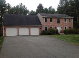 2 Weymouth Ln, Coventry, RI 02816