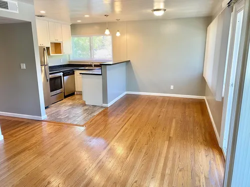 2br/1ba! Charming Flat! Private Patio! Completely Remodeled!! Parking! Pool! Progressive Photo 1