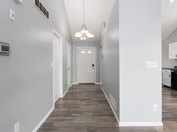 3rd image of 6944 Onyxbluff Ln