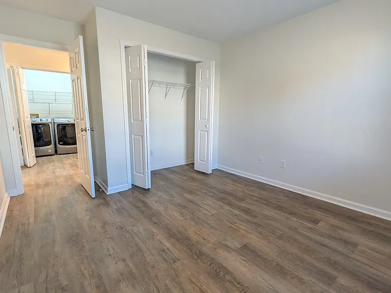 1466 Sir Charles Dr — Photo 17