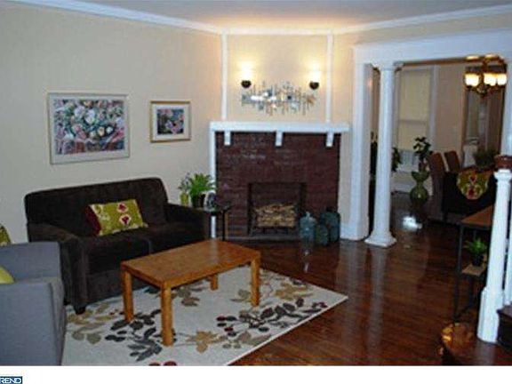 4th image of 525 W Nedro Ave