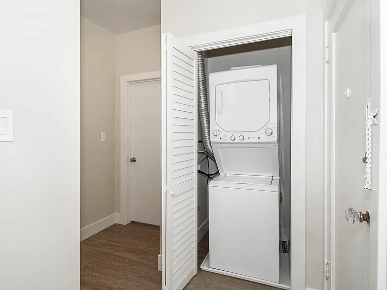 1125 Broadway — Photo 12