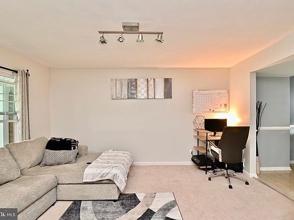 4th image of 707 Knollwood Ct