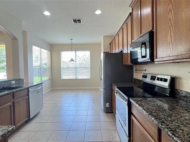 806 Lost Grove Cir — Photo 24