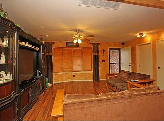 5th image of 511 S Woodland Dr
