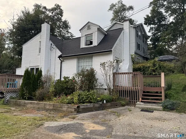 51 Oronoque Trail, Shelton, CT 06484