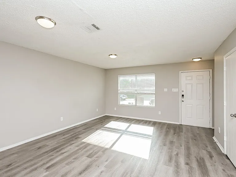 8304 Cutter Hill Ave — Photo 4