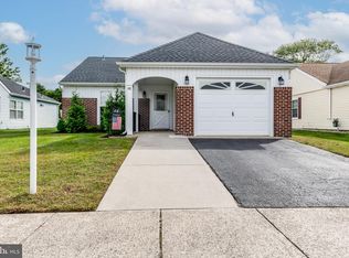 48 Stratford Rd, Southampton, NJ 08088