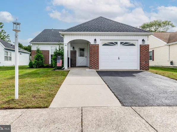 48 Stratford Rd, Southampton, NJ 08088