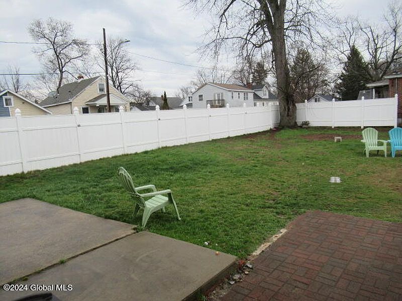3rd image of 3040 Cox Ave Avenue
