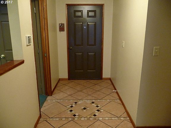 4th image of 17545 SE Paradise Dr