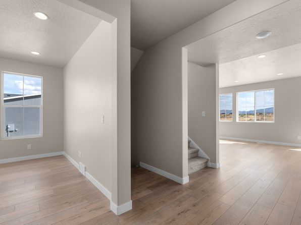 541 W Coyote Ridge Rd, Grantsville, UT 84029