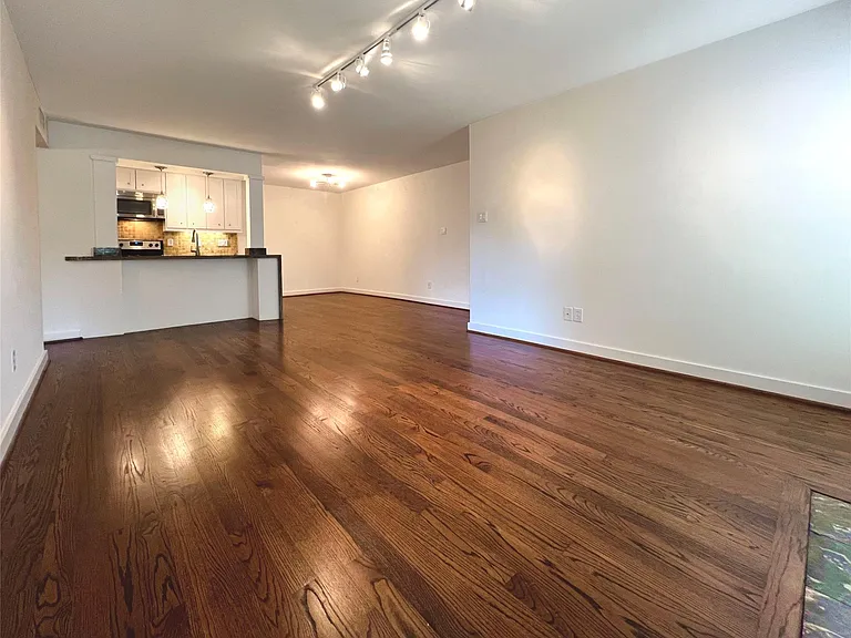 1601 S Shepherd Dr #161 — Photo 5