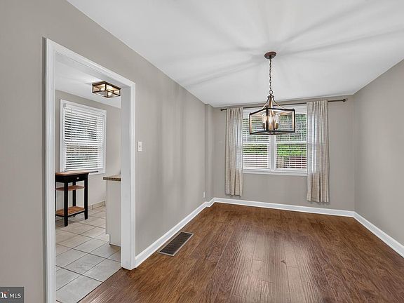 3rd image of 4818 Woodland Ave