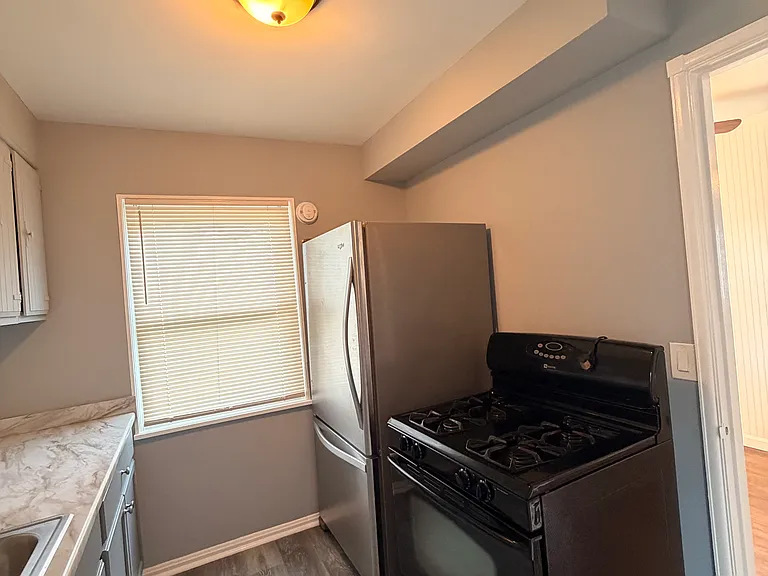 13610 Emery Ave — Photo 7