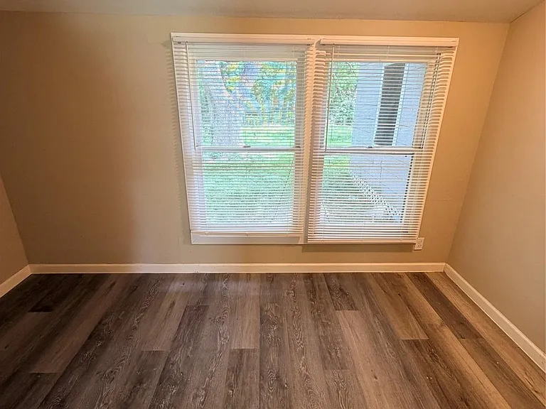516 Hurst St — Photo 16