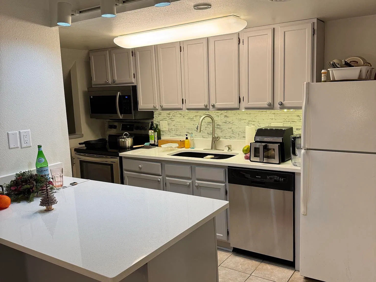 1 bed, 718 sqft, $1,300 — Photo 1